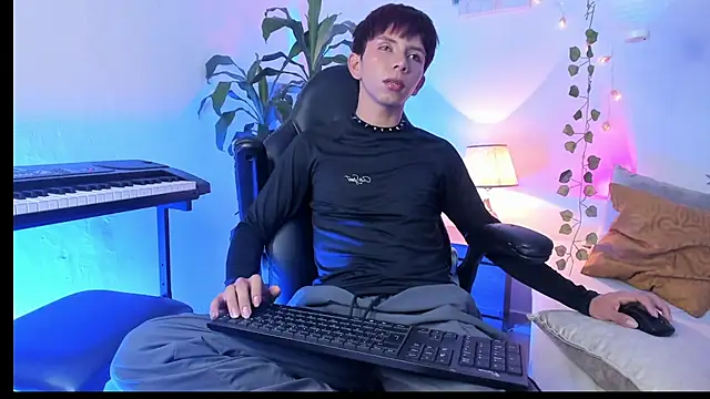 Snapshot of Hyunjin_Son chatting on April 2026 10:03:01 PM Hyunjin Son online show from April 2026 10:03:01 PM