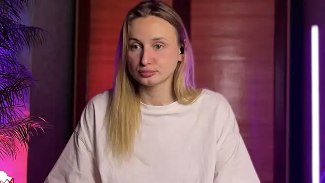 Snapshot of LovaMay chatting on April 2026 03:53:02 AM LovaMay online show from April 2026 03:53:02 AM