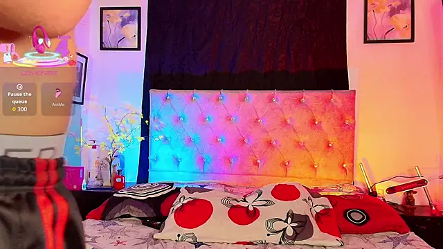 Michael Lopez 1 online show from October 2025 12:23:02 PM