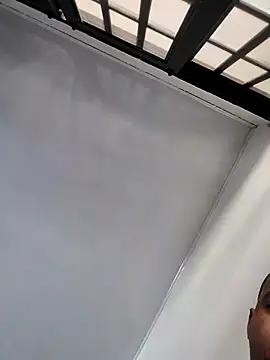 Snapshot of Perropa chatting on April 2026 04:27:01 PM Perropa online show from April 2026 04:27:01 PM