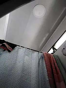 Snapshot of Perropa chatting on April 2026 08:28:02 PM Perropa online show from April 2026 08:28:02 PM