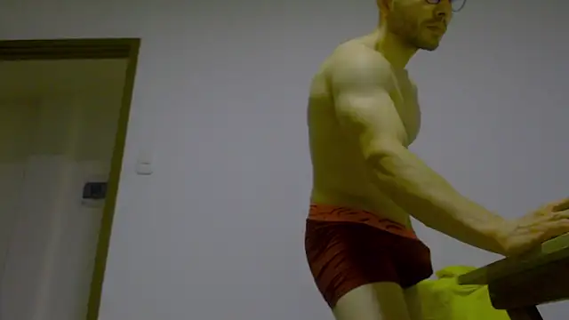 Snapshot of Rocky_Muscle chatting on April 2026 10:37:01 PM Rocky Muscle online show from April 2026 10:37:01 PM