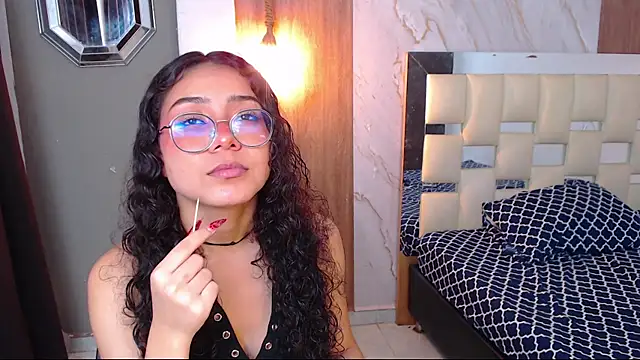 Snapshot of honeymoon_12 chatting on April 2026 05:21:01 AM honeymoon 12 online show from April 2026 05:21:01 AM