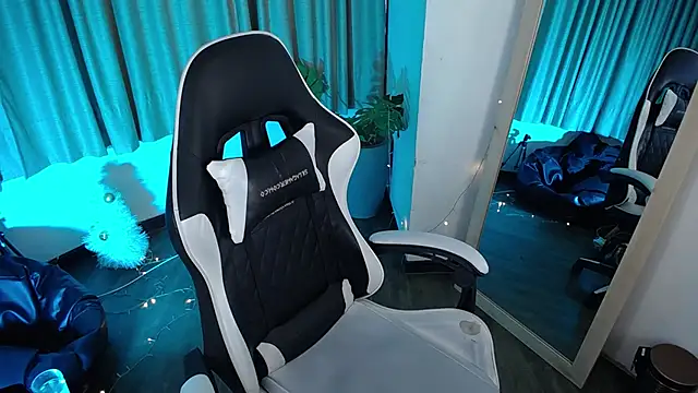 athenea fox online show from December 2025 07:45:02 PM