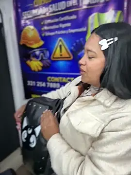 Snapshot of -Mia1 chatting on May 2026 12:24:01 PM -Mia1 online show from May 2026 12:24:01 PM