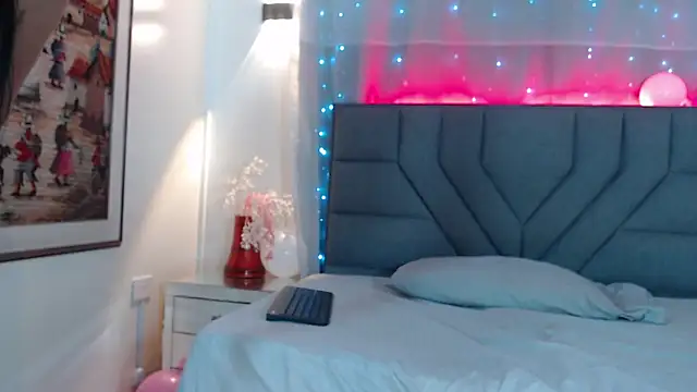 emma ayala online show from September 2025 07:14:01 PM