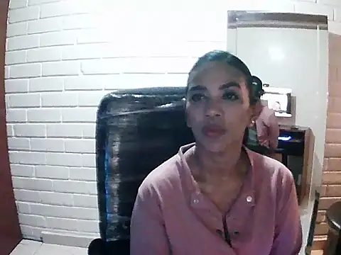 Snapshot of MiiaVelasquez chatting on October 2025 04:04:01 AM MiiaVelasquez online show from October 2025 04:04:01 AM