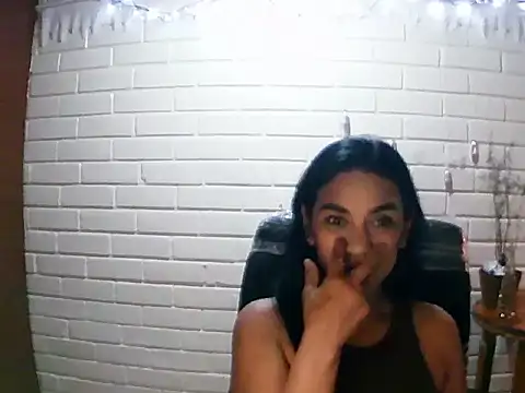 Snapshot of MiiaVelasquez chatting on November 2025 03:56:01 AM MiiaVelasquez online show from November 2025 03:56:01 AM