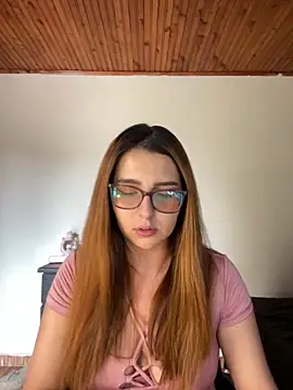 CoraVibes online show from October 2025 07:43:01 PM