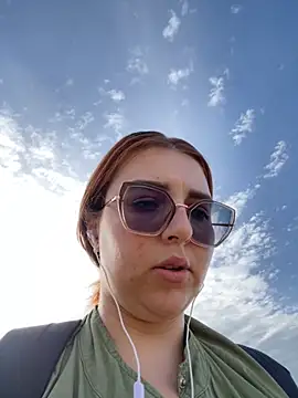 Snapshot of CoraVibes chatting on April 2026 07:11:01 AM CoraVibes online show from April 2026 07:11:01 AM