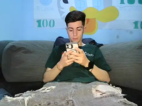 Snapshot of Newbrian20 chatting on October 2025 10:17:01 PM Newbrian20 online show from October 2025 10:17:01 PM