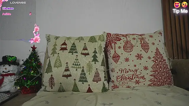 Roxybeautyy online show from December 2025 09:47:02 AM