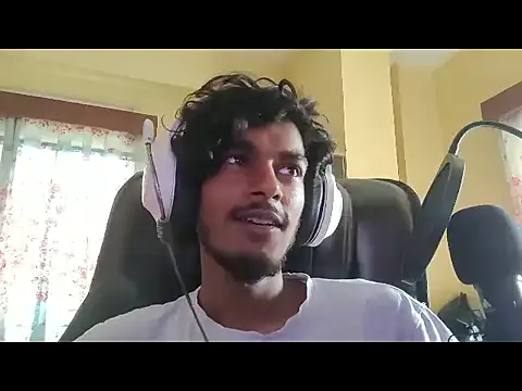 Snapshot of thecatfish chatting on September 2025 07:19:01 AM thecatfish online show from September 2025 07:19:01 AM