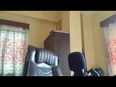 Snapshot of thecatfish chatting on September 2025 04:38:02 AM thecatfish online show from September 2025 04:38:02 AM