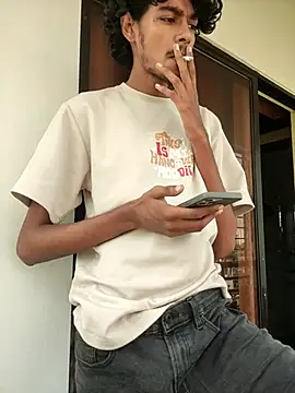 Snapshot of thecatfish chatting on October 2025 04:00:02 AM thecatfish online show from October 2025 04:00:02 AM