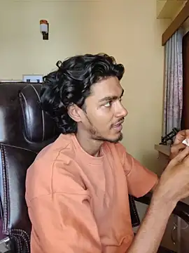 Snapshot of thecatfish chatting on October 2025 04:13:02 AM thecatfish online show from October 2025 04:13:02 AM