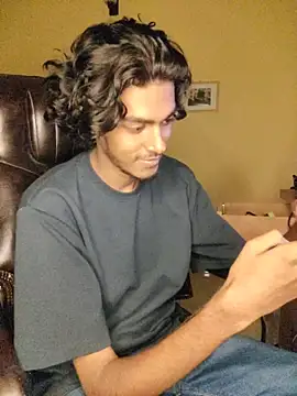 Snapshot of thecatfish chatting on November 2025 12:58:02 PM thecatfish online show from November 2025 12:58:02 PM