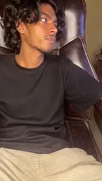 Snapshot of thecatfish chatting on November 2025 11:38:02 AM thecatfish online show from November 2025 11:38:02 AM