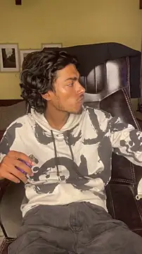 Snapshot of thecatfish chatting on November 2025 05:13:02 PM thecatfish online show from November 2025 05:13:02 PM