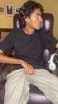 Snapshot of thecatfish chatting on November 2025 02:21:01 AM thecatfish online show from November 2025 02:21:01 AM