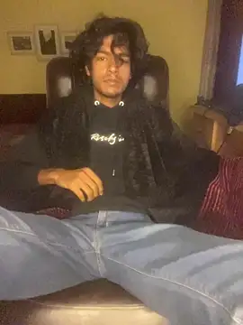 Snapshot of thecatfish chatting on November 2025 09:47:01 PM thecatfish online show from November 2025 09:47:01 PM