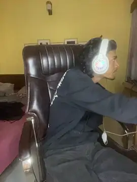 Snapshot of thecatfish chatting on November 2025 05:51:02 AM thecatfish online show from November 2025 05:51:02 AM