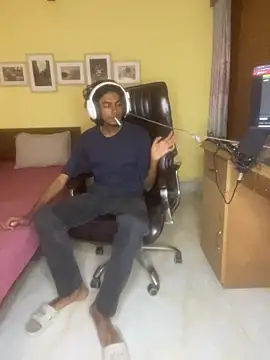 Snapshot of thecatfish chatting on November 2025 03:30:01 AM thecatfish online show from November 2025 03:30:01 AM