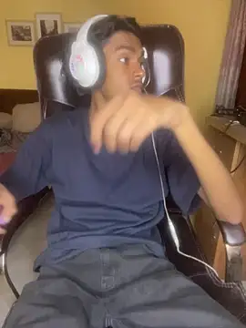 Snapshot of thecatfish chatting on November 2025 07:34:02 AM thecatfish online show from November 2025 07:34:02 AM