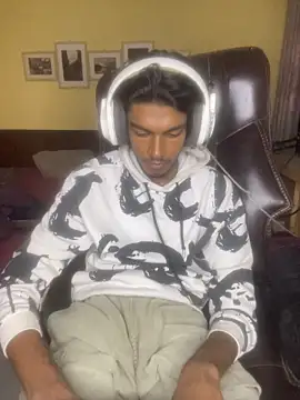 Snapshot of thecatfish chatting on December 2025 08:08:02 AM thecatfish online show from December 2025 08:08:02 AM