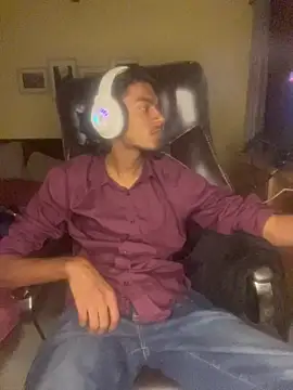 Snapshot of thecatfish chatting on December 2025 05:21:02 PM thecatfish online show from December 2025 05:21:02 PM