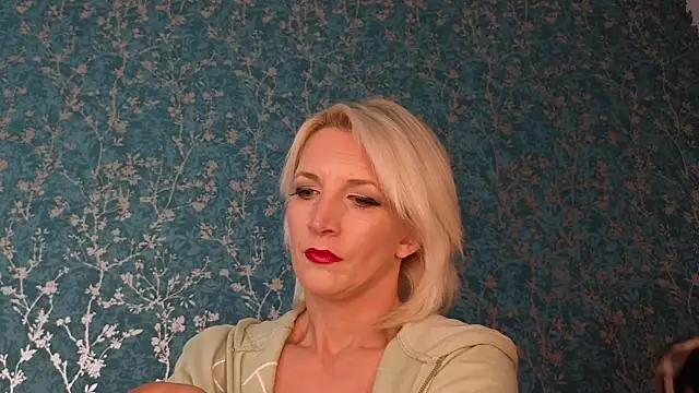 SereneXX online show from October 2025 06:01:02 AM