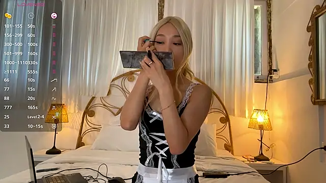 LezlieGreet online show from November 2025 04:22:01 AM