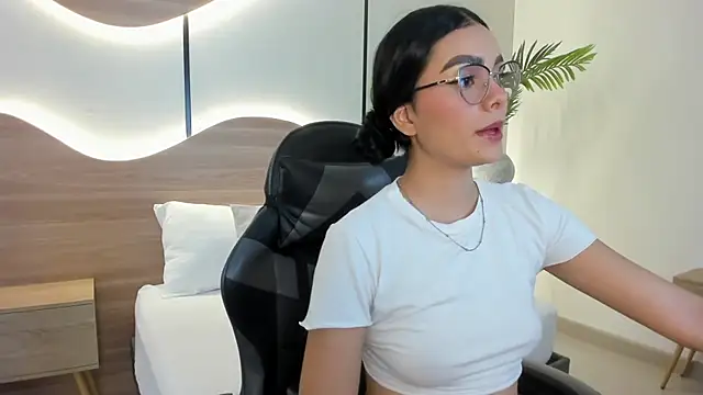 emily tolson online show from December 2025 07:09:01 PM