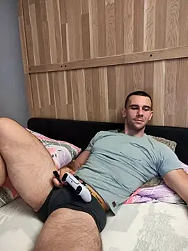 Snapshot of BrokenToPieces chatting on September 2025 06:29:02 PM BrokenToPieces online show from September 2025 06:29:02 PM