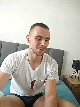 Snapshot of BrokenToPieces chatting on September 2025 07:54:01 AM BrokenToPieces online show from September 2025 07:54:01 AM