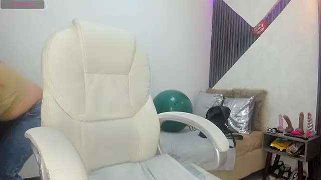 roxana santini online show from December 2025 03:07:01 PM