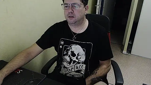 Snapshot of blueandwhite1 chatting on December 2024 08:22:01 AM blueandwhite1 online show from December 2024 08:22:01 AM