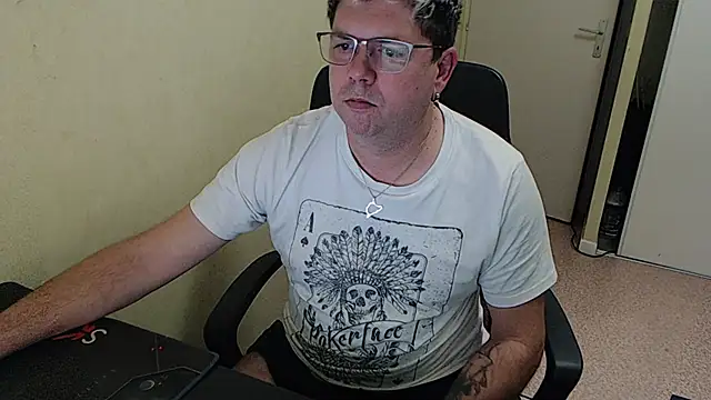 Snapshot of blueandwhite1 chatting on December 2024 05:30:02 PM blueandwhite1 online show from December 2024 05:30:02 PM