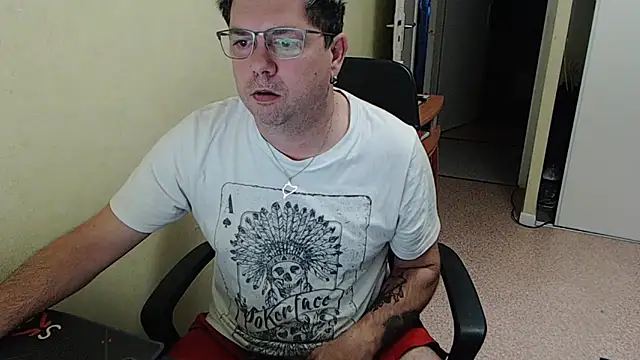 Snapshot of blueandwhite1 chatting on December 2024 08:04:01 AM blueandwhite1 online show from December 2024 08:04:01 AM