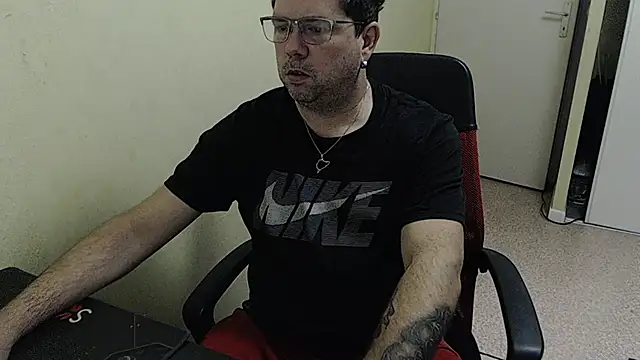 Snapshot of blueandwhite1 chatting on December 2024 08:34:02 AM blueandwhite1 online show from December 2024 08:34:02 AM