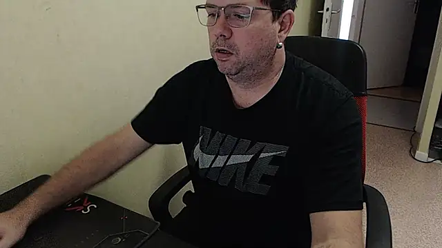 Snapshot of blueandwhite1 chatting on December 2024 11:39:02 AM blueandwhite1 online show from December 2024 11:39:02 AM