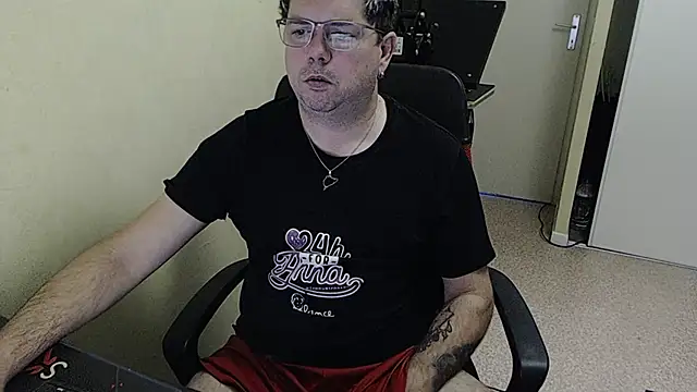 Snapshot of blueandwhite1 chatting on December 2024 08:09:02 AM blueandwhite1 online show from December 2024 08:09:02 AM