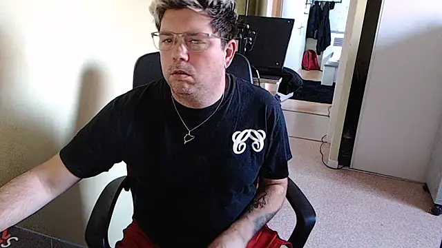 Snapshot of blueandwhite1 chatting on December 2024 03:26:01 PM blueandwhite1 online show from December 2024 03:26:01 PM