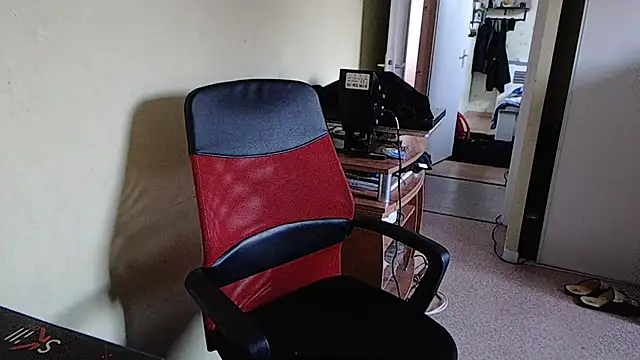 Snapshot of blueandwhite1 chatting on December 2024 04:08:02 PM blueandwhite1 online show from December 2024 04:08:02 PM