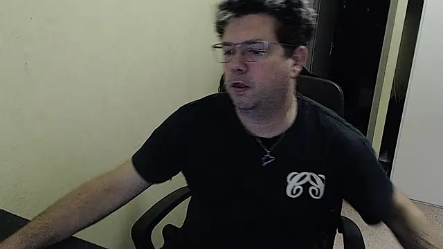 Snapshot of blueandwhite1 chatting on January 2025 09:00:02 AM blueandwhite1 online show from January 2025 09:00:02 AM