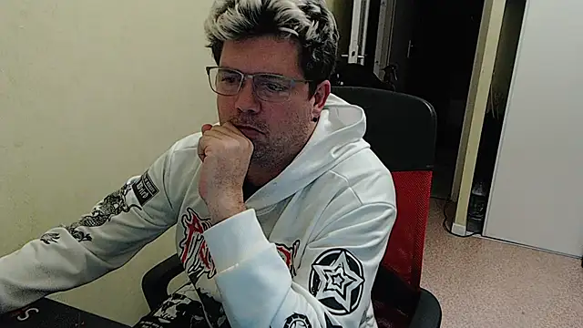 Snapshot of blueandwhite1 chatting on January 2025 10:08:01 PM blueandwhite1 online show from January 2025 10:08:01 PM