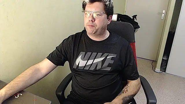 Snapshot of blueandwhite1 chatting on January 2025 03:34:01 PM blueandwhite1 online show from January 2025 03:34:01 PM