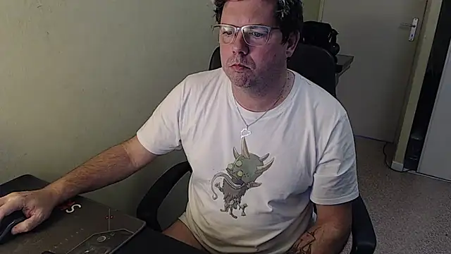 Snapshot of blueandwhite1 chatting on January 2025 03:15:02 PM blueandwhite1 online show from January 2025 03:15:02 PM