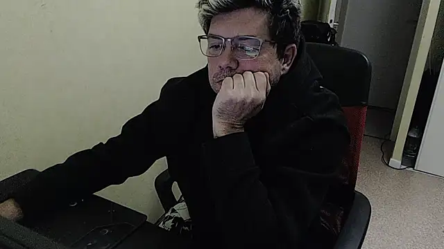 Snapshot of blueandwhite1 chatting on January 2025 10:12:01 PM blueandwhite1 online show from January 2025 10:12:01 PM