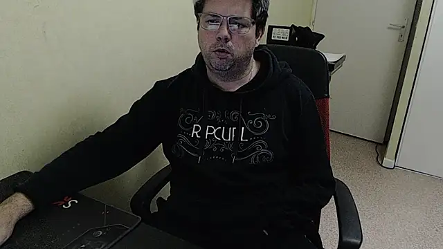 Snapshot of blueandwhite1 chatting on January 2025 05:08:01 PM blueandwhite1 online show from January 2025 05:08:01 PM